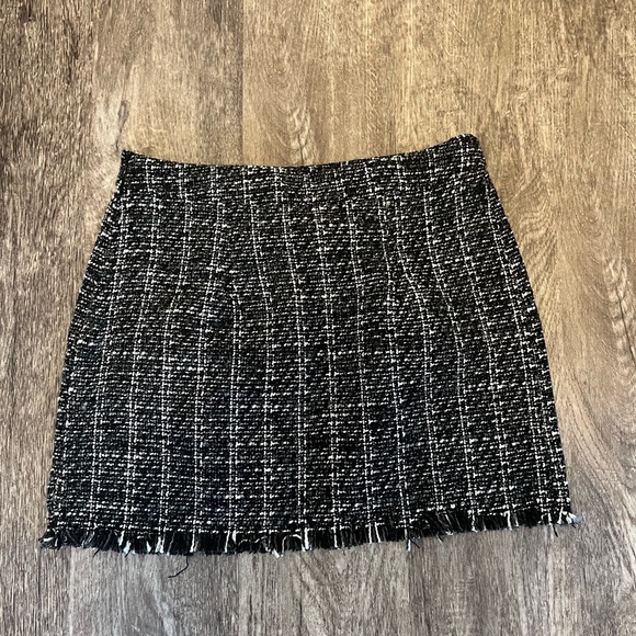 Dresses & Skirts - Chic Black Tweed Skirt
